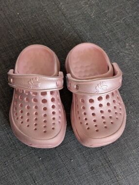 Kids Lightweight Pink Slip-On Clogs